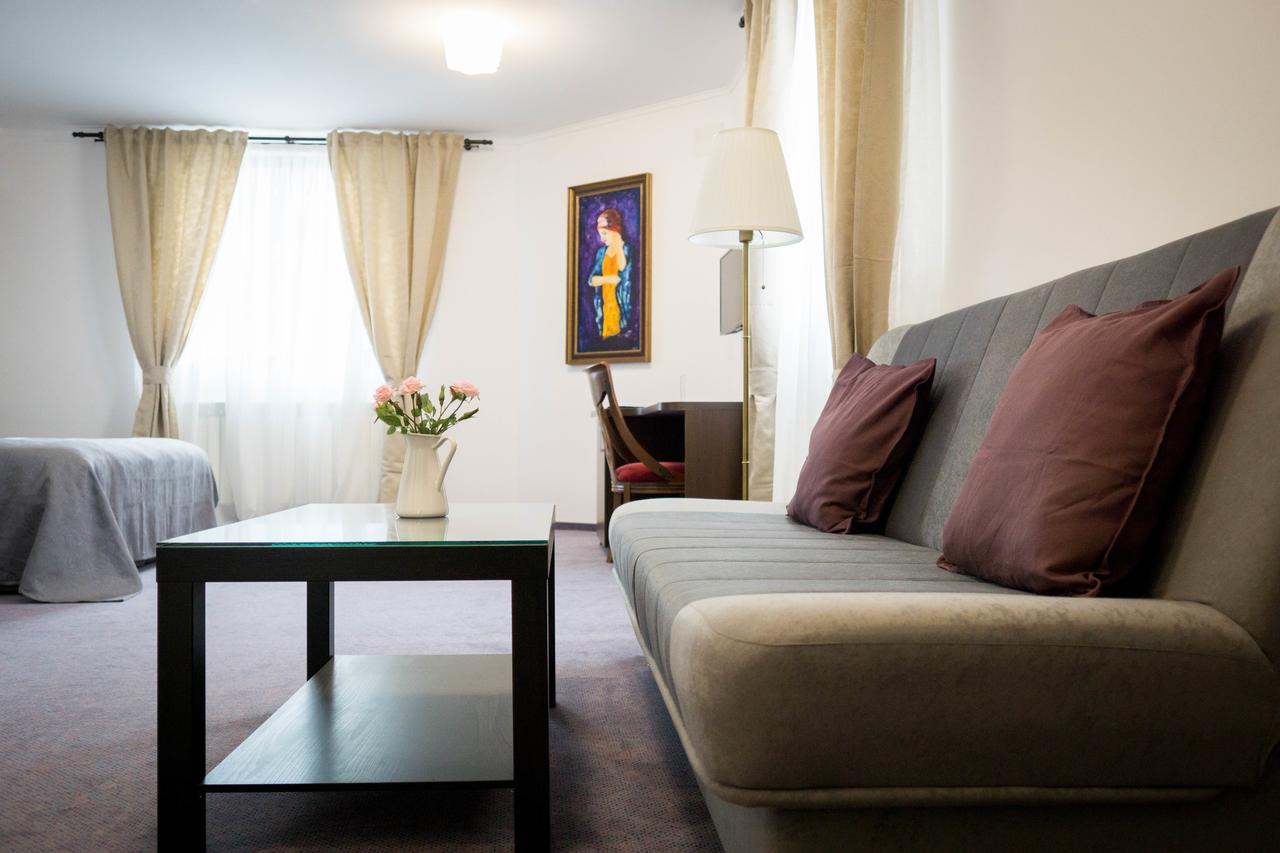 Nest Hotel Drobeta Turnu Severin Luaran gambar
