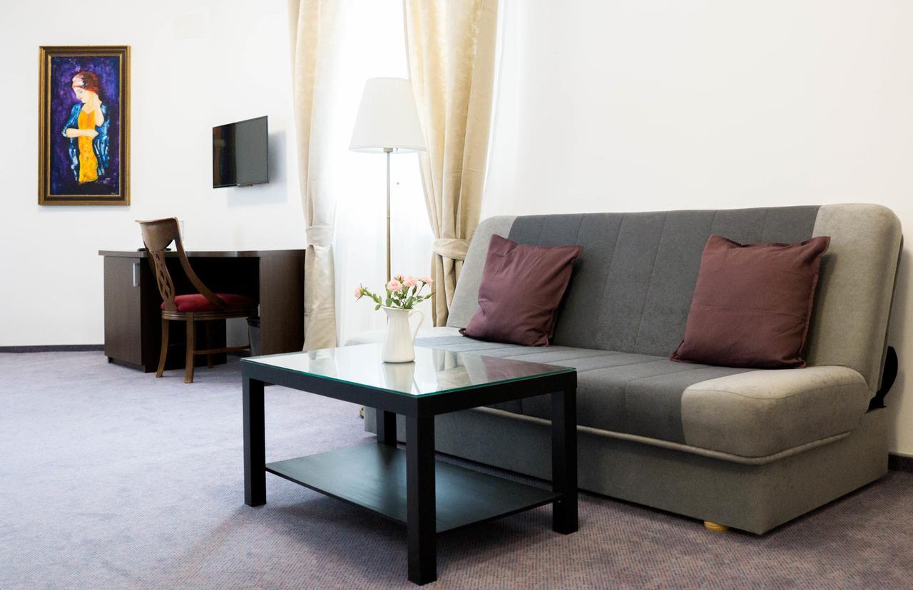 Nest Hotel Drobeta Turnu Severin Luaran gambar