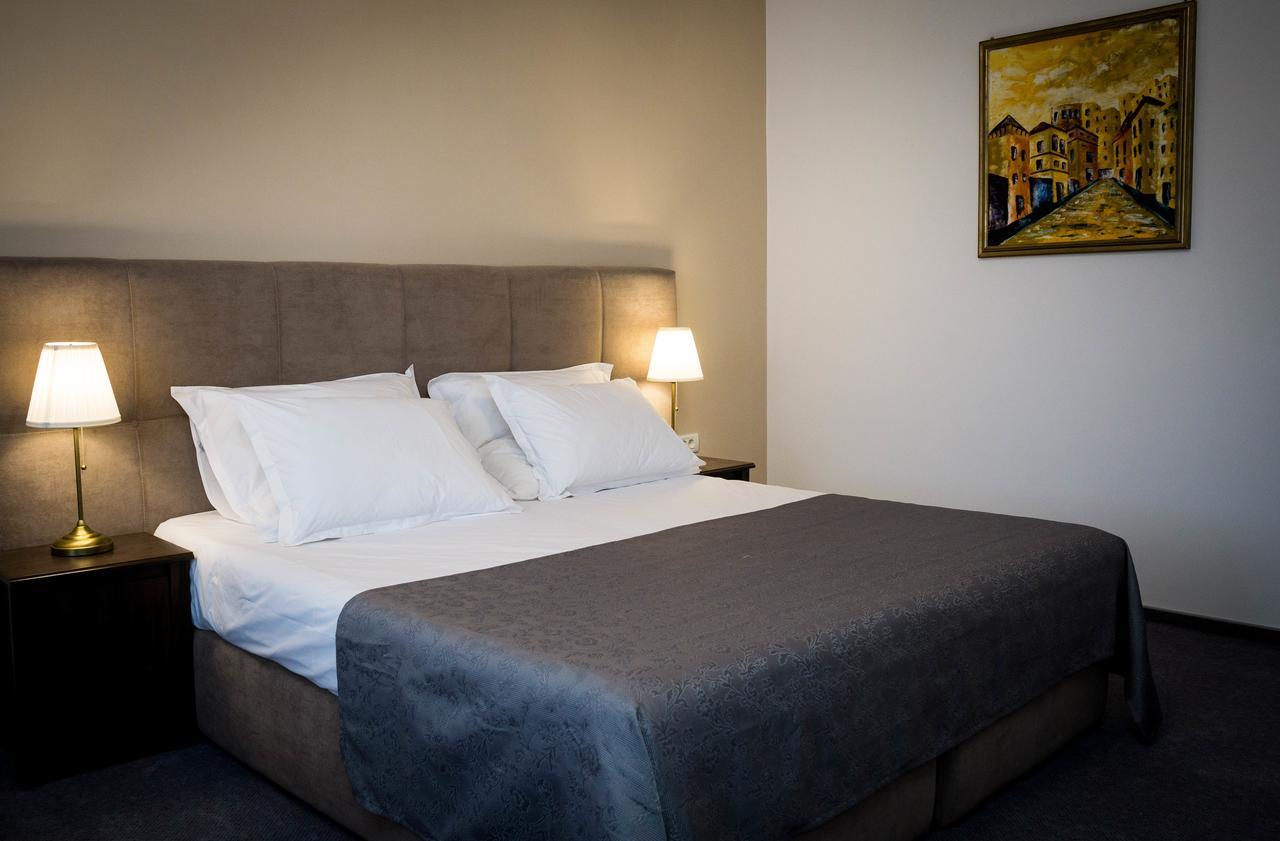 Nest Hotel Drobeta Turnu Severin Luaran gambar
