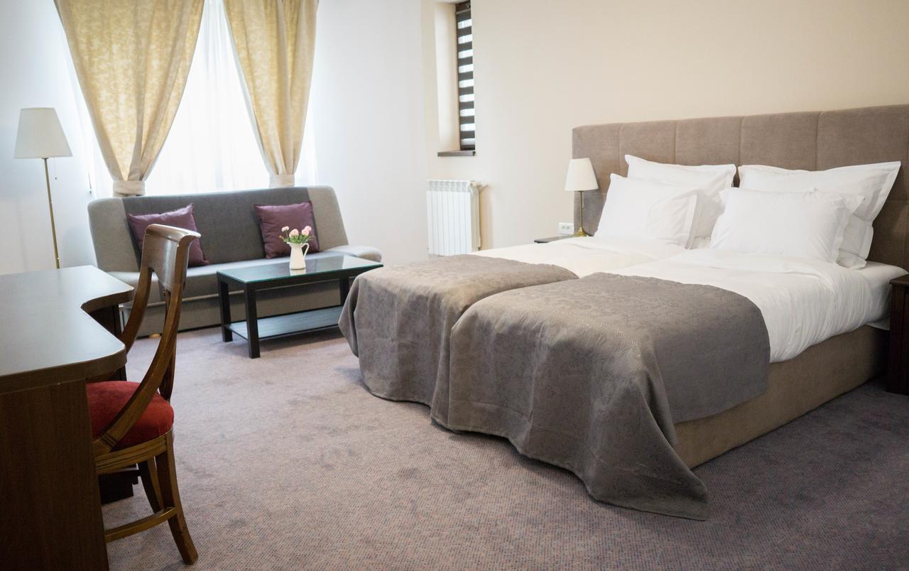 Nest Hotel Drobeta Turnu Severin Luaran gambar