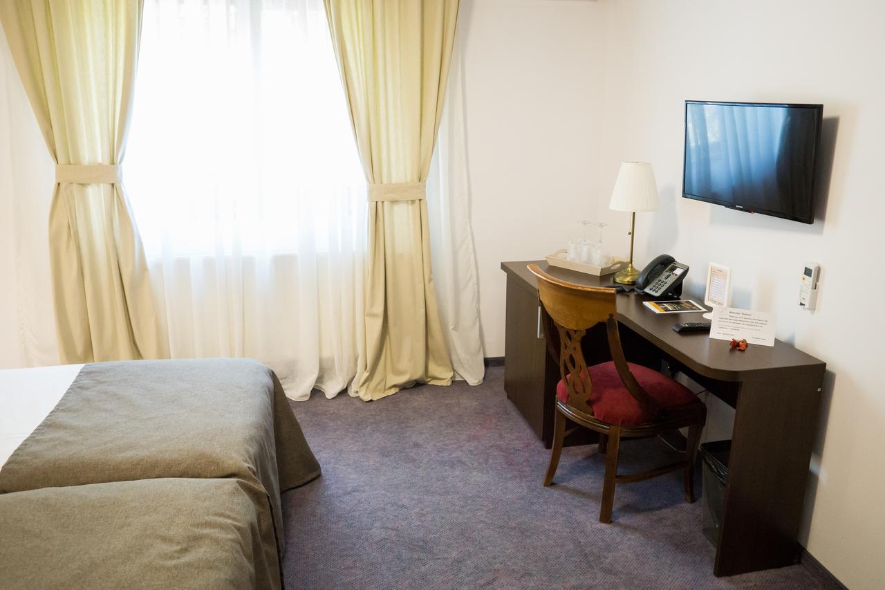 Nest Hotel Drobeta Turnu Severin Luaran gambar